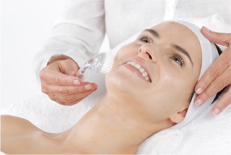 STEP 01 マイルドフェイシャルクレンザー (肌に優しく汚れを除去）